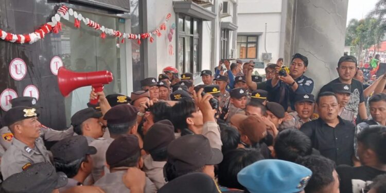 Penggiat Lingkungan Banten Desak Presiden Copot Mendagri, Dinilai Gagal Monitoring Kebijakan Daerah