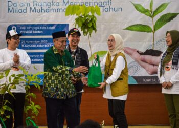 Hadiri Penanaman Bibit Pohon, Ketua TP PKK Lebak Ajak Masyarakat untuk Lebih Peduli Lingkungan